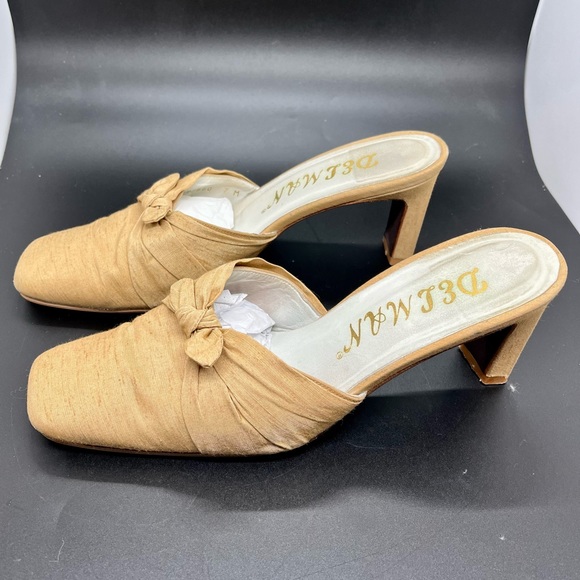 Vintage Women’s Delman Shoes Mules Slip On Heels Tan Fabric Bows 3”Heels Size 7M - Picture 4 of 9